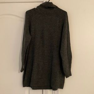 H&M turtleneck sweater, Size M